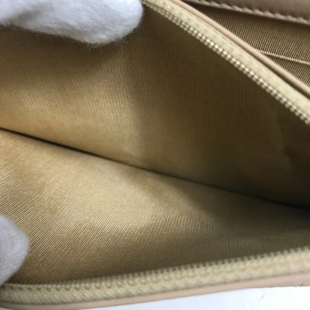 CHANEL Authentic Cream Wallet - Picture 12 of 16